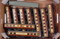 Lot 643 - 7 Hornby Dublo D2 coaches together with 3 x...