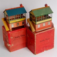 Lot 460 - Hornby 1935-9 No. 2 signal cabin with blue...