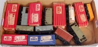 Lot 687 - 8 Hornby Dublo SD6 wagons, 6 boxed, including...