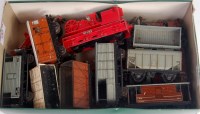 Lot 693 - 14 Hornby Dublo D1 and SD6 wagons including 2...