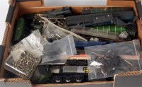 Lot 752 - 3 trays containing large quantity of 00 gauge...