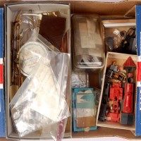 Lot 758 - 3 trays containing mainly locomotive, spares...