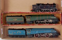 Lot 625 - Hornby Dublo 2211 'Golden Fleece' engine and...