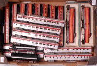 Lot 827 - Tray containing rake of 8 passenger cars...