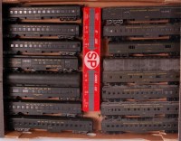 Lot 835 - Rake of H0 passenger cars, 8 green Santa Fe...