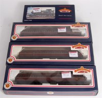 Lot 936 - A Bachmann 32-135Z BR lined green small...