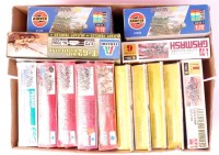 Lot 1519 - Mixed scale plastic military kit and infantry...