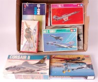 Lot 1520 - 12 mixed scale plastic aircraft kits,...