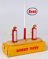 Lot 2018 - Dinky Toys, 781 ESSO petrol pump station...
