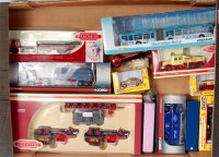 Lot 2560 - Two trays of mixed modern issue diecast,...