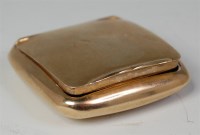 Lot 882 - *A 9ct gold ladies powder compact, having...