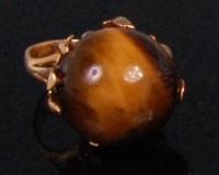 Lot 938 - A ladies 18ct gold tigers eye set dress ring,...