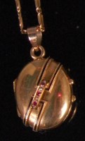 Lot 969 - An early 20th century yellow metal oval...