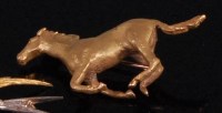 Lot 982 - An Alabaster & Wilson 9ct gold brooch,...