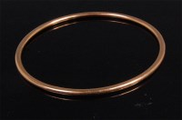 Lot 1001 - A 15ct gold plain bangle, 18.1g, dia. 7cm