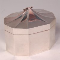 Lot 878 - A George V silver ten-sided tea caddy, with...