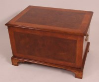 Lot 809 - A figured walnut and oyster crossbanded...