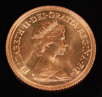 Lot 137 - Great Britain, 1981 gold full sovereign, Queen...