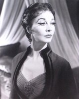 Lot 102 - Angus McBean - Vivien Leigh as Paola in Duel...