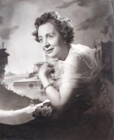 Lot 155 - Angus McBean - Dame Edith Evans, studio...