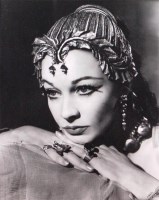 Lot 85 - Angus McBean - Vivien Leigh in Caesar and...