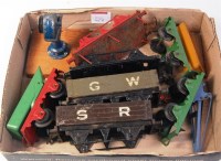 Lot 428 - A small tray containing 3x Hornby M0 wagons, 4...