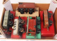 Lot 530 - A small tray containing 5 post war Hornby...