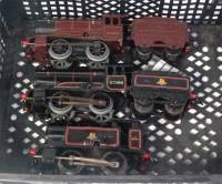 Lot 527 - A small tray containing 3 Hornby postwar...