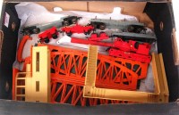 Lot 617 - A Hornby Dublo breakdown crane, 2 D1 girder...