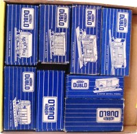 Lot 622 - 8 Hornby Dublo SD6 wagons in blue striped...