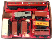 Lot 623 - A Hornby Dublo 4053 BR maroon brake 2nd coach,...