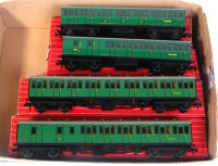 Lot 625 - 4 Hornby Dublo SR green suburban coaches, 4025,...