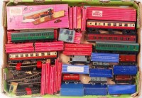 Lot 637 - Tray containing quantity of Hornby Dublo...