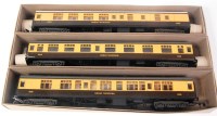 Lot 591 - 3x Lima GW bogie coaches including 2x coaches...