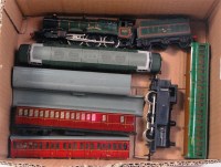 Lot 654 - A Hornby Dublo 'Ludlow Castle' engine and...