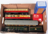 Lot 658 - Mixed Hornby Dublo lot to include Silver King...