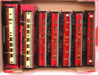 Lot 666 - 7 Hornby Dublo super detail coaches, 4050...