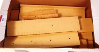 Lot 651 - 6 Hornby Dublo plastic island platform...