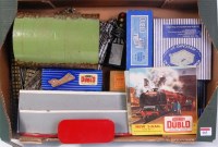 Lot 663 - Assortd Hornby Dublo track and accessories to...
