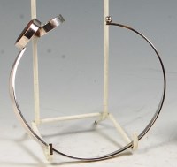 Lot 116 - A modern design silver plated necklet,...