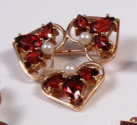 Lot 264 - A 9ct gold, seed pearl and garnet set triform...