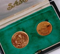 Lot 284 - A cased South African 2 Rand gold coin, and a...