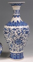 Lot 377 - An 18th century Chinese export vase of...