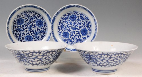Lot 439 - A pair of Chinese export footed bowls, each...