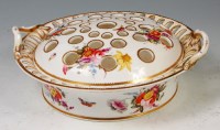 Lot 104 - An early 19th century English porcelain pot...