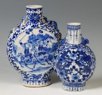 Lot 87 - A Chinese export moonflask, underglaze blue...