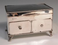 Lot 474 - An Edwardian silver jewellery casket, having...