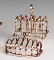 Lot 494 - A George V silver six division toast rack, of...