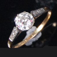 Lot 539 - A ladies 18ct gold and platinum diamond...