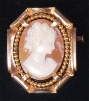 Lot 532 - A Continental carved shell cameo brooch,...